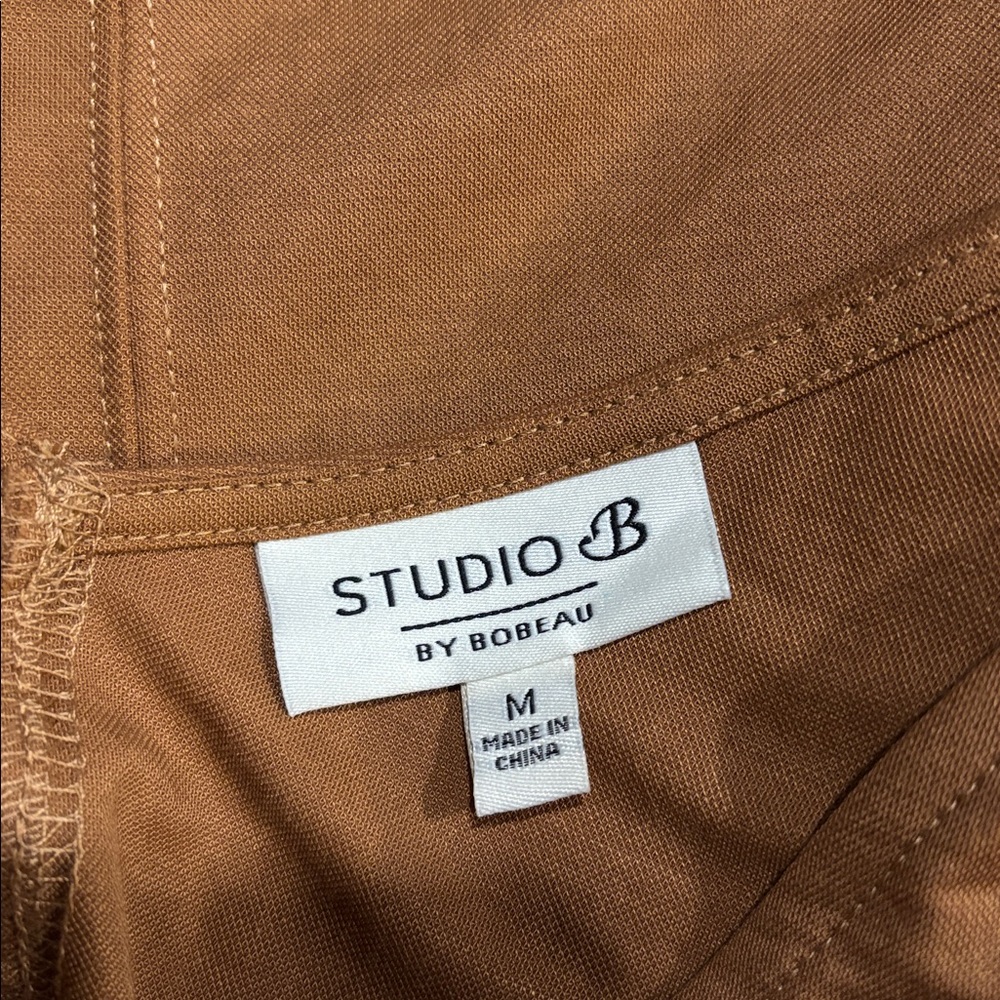 Studio B by Bobeau Women’s‎ Camel Brown SS V-Neck Boxy T-Shirt SZ Medium - Picture 6 of 7